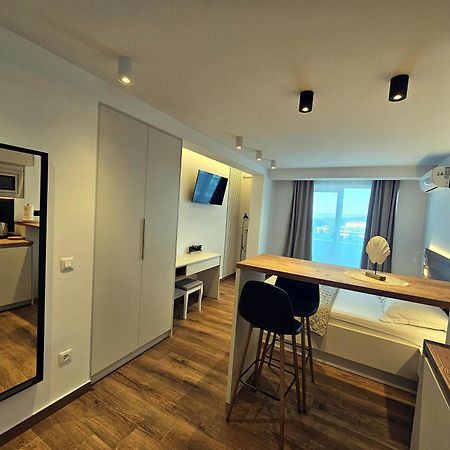 Apartmani Sole Макарська Екстер'єр фото