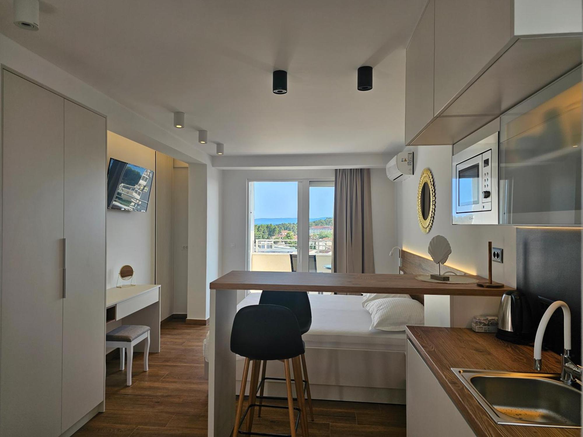 Apartmani Sole Макарська Екстер'єр фото