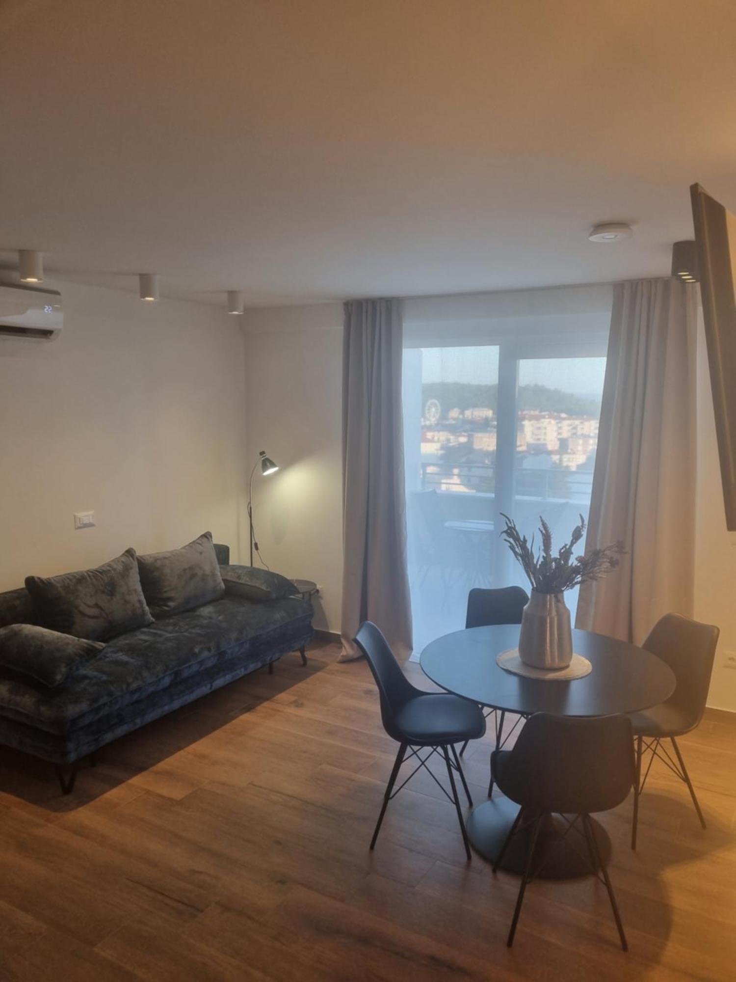 Apartmani Sole Макарська Екстер'єр фото