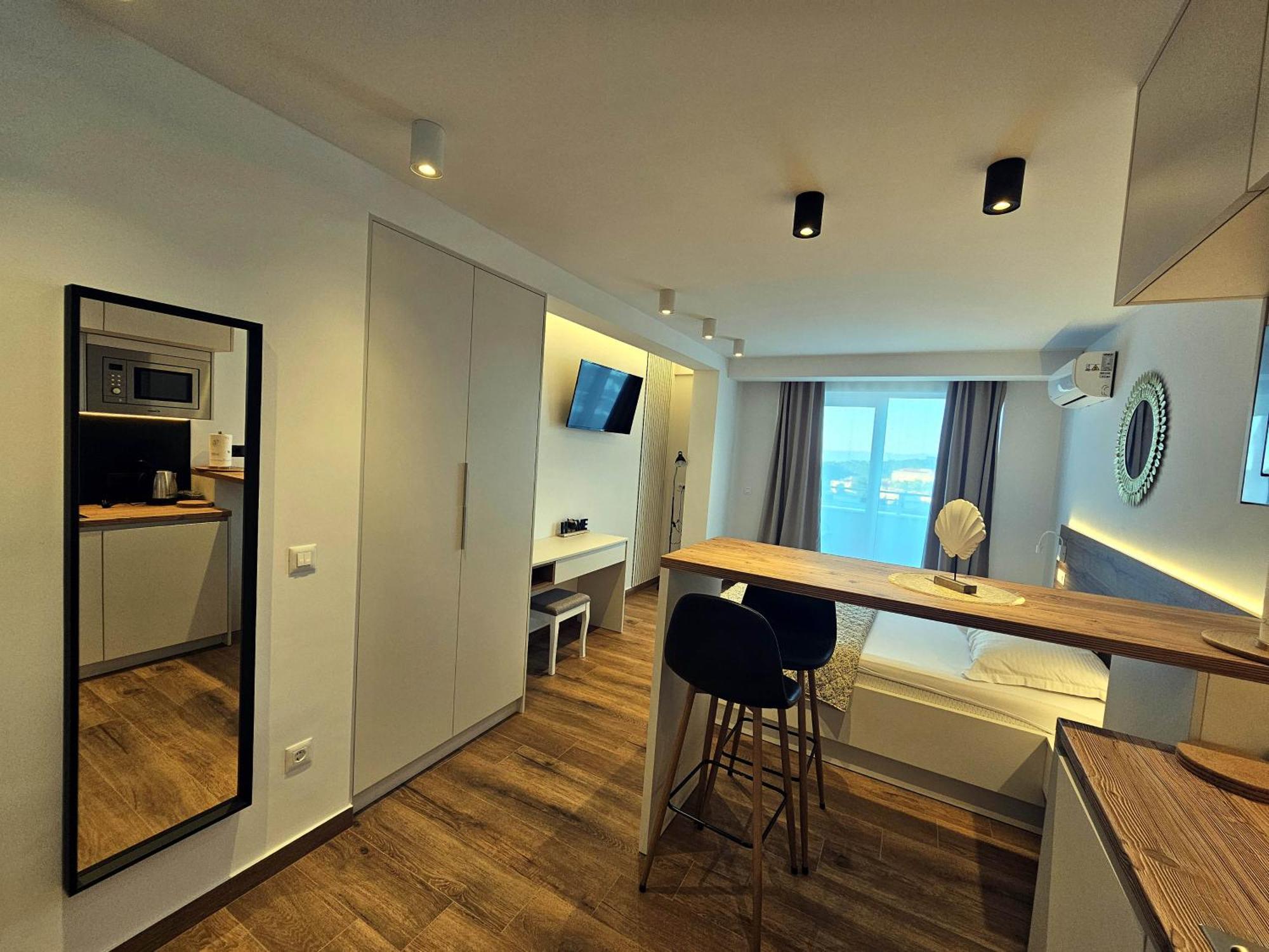 Apartmani Sole Макарська Екстер'єр фото